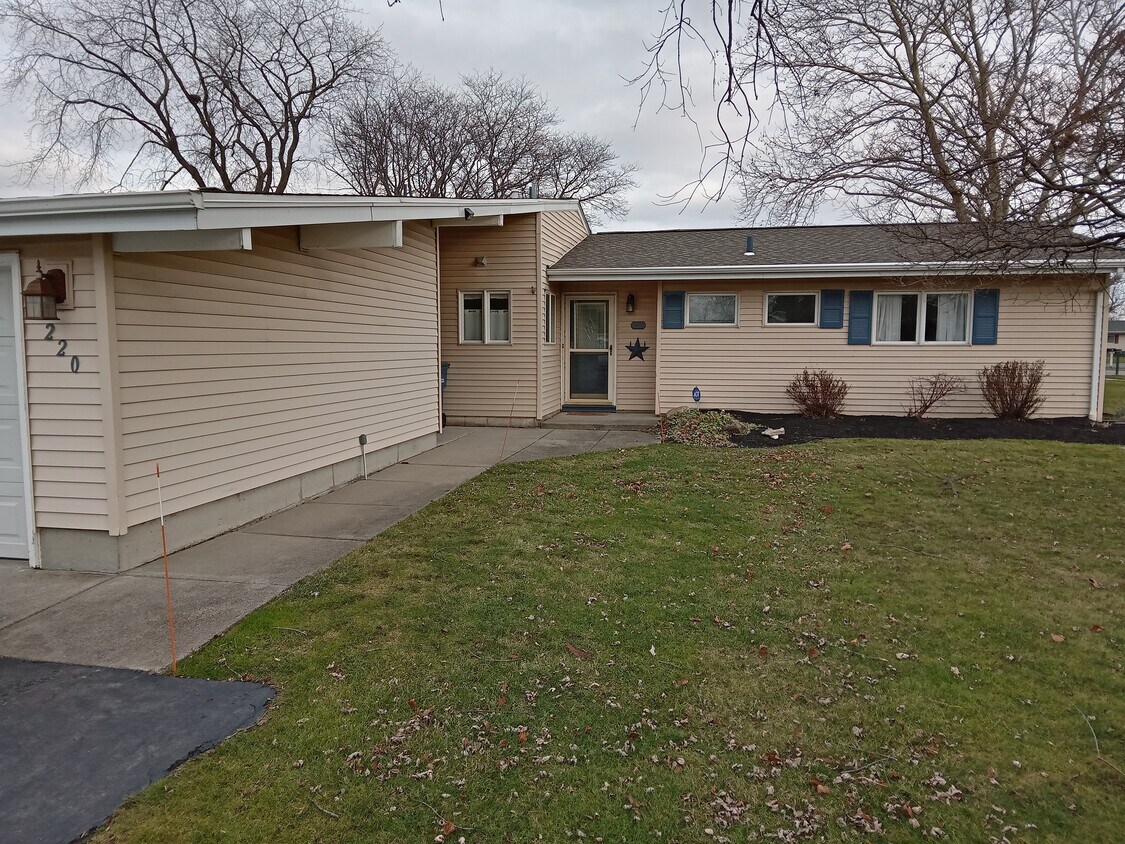 220 Beckwith Ave Unit 220, Niagara Falls, NY 14304 Condo for Rent in