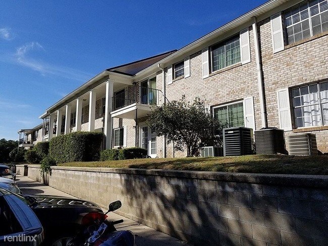 Building Photo - 3 br, 2 bath Condo - 108 Country Club Drive