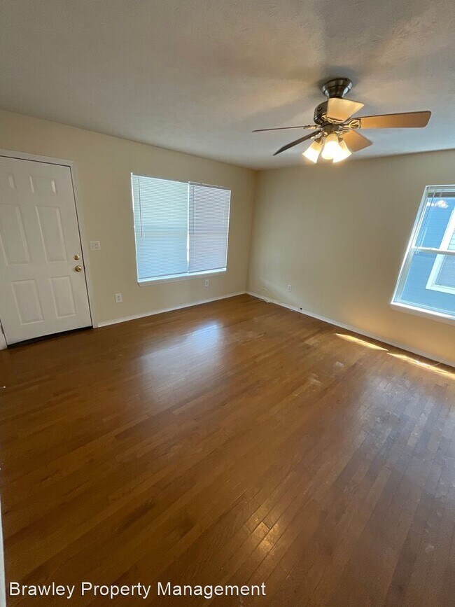 Foto del edificio - 4 br, 2 bath House - 320 E. 10th St