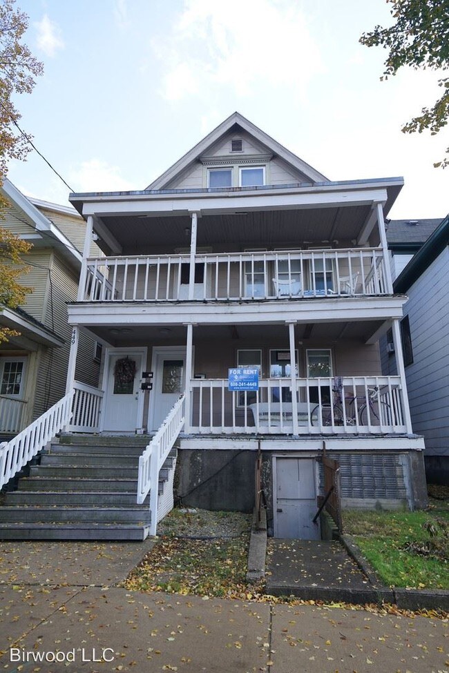 Building Photo - 449 W Mifflin St