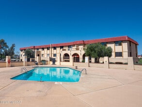 Building Photo - 6331 N Barcelona Ct