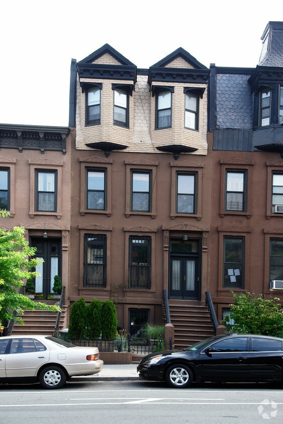 Building Photo - 427 9th St