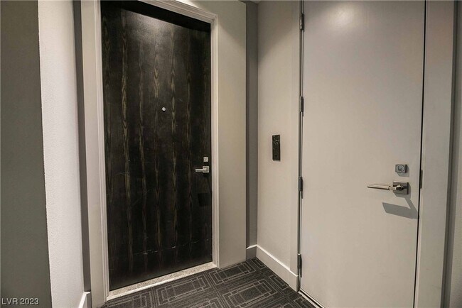 Building Photo - 4471 Dean Martin Dr