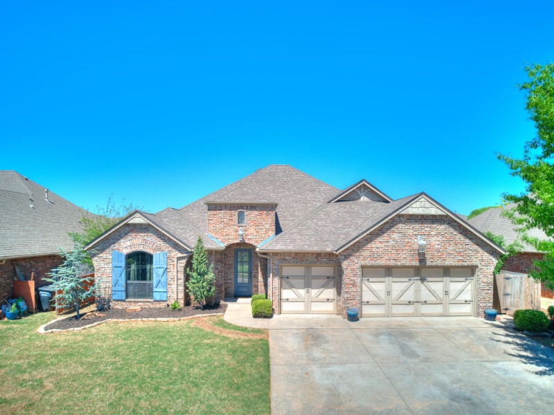 Photo - 2525 SE 13th St (Moore, OK)