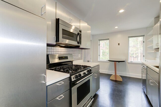 Building Photo - 3917 Georgetown Ct NW