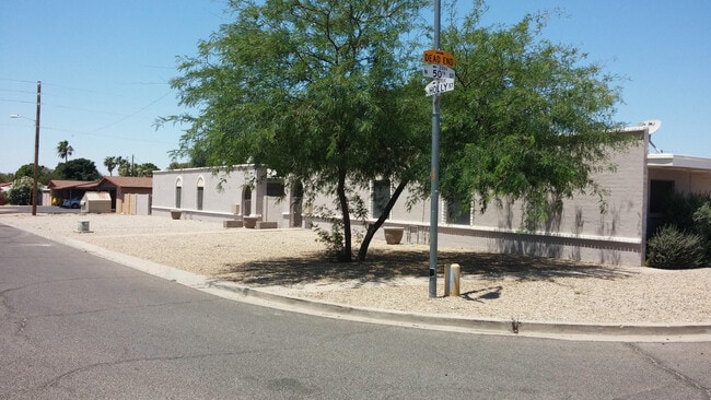 Foto del edificio - 4940 E Holly St