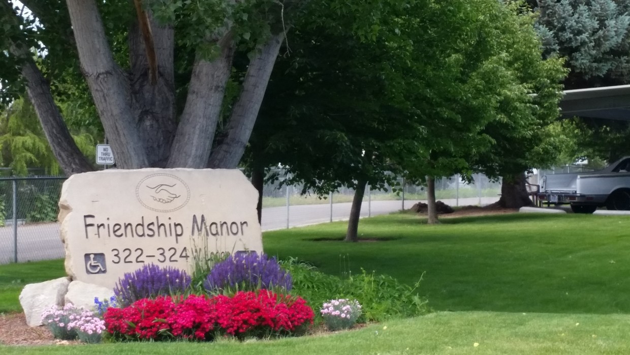 Foto principal - Friendship Manor Senior Apartments