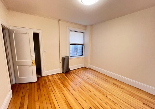 Building Photo - Great Value 1-Bed - Landlord Paying Broker...