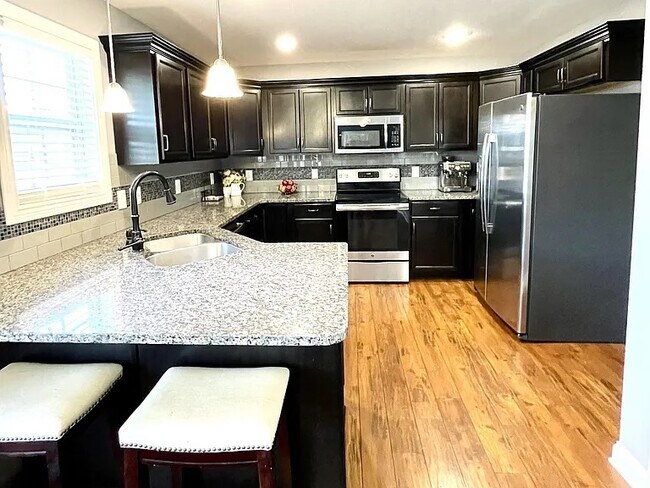Foto del edificio - 734 Backwind Ln