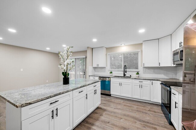 Building Photo - 3620 Cinnamon Tree Ln
