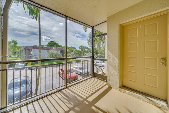 Foto del edificio - 432  Lakeview Dr  202 Weston Fl 33326