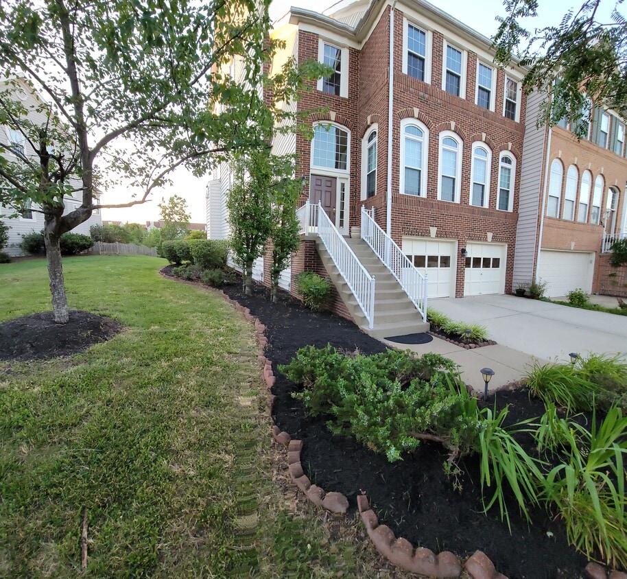 Primary Photo - 21249 London Bridge Terrace