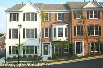 Building Photo - 2463 Huntington Park Dr