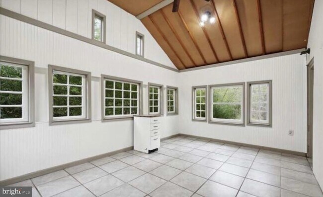 Foto del edificio - 4240 Fairview Ave