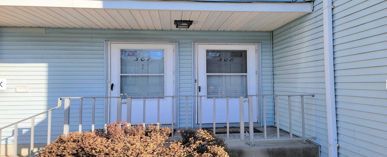Primary Photo - 308 Dove Ct