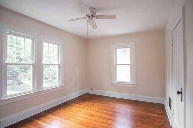 Building Photo - Charming 2 bed, 1 bath! COMING SOON