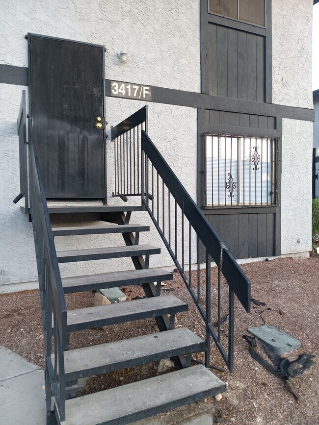 Foto del edificio - NW REHABBED TOWNHOME 3/2 WITH BACKYARD