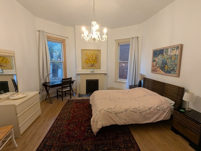 Building Photo - 1816 W Grace St