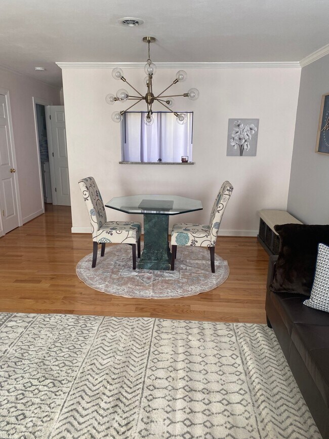 Foto del edificio - 7128 Woods Crossing Dr