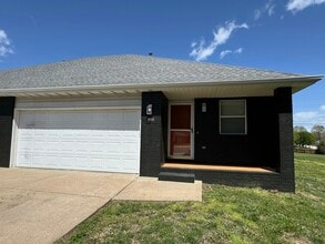 Building Photo - 701 McLean Ct