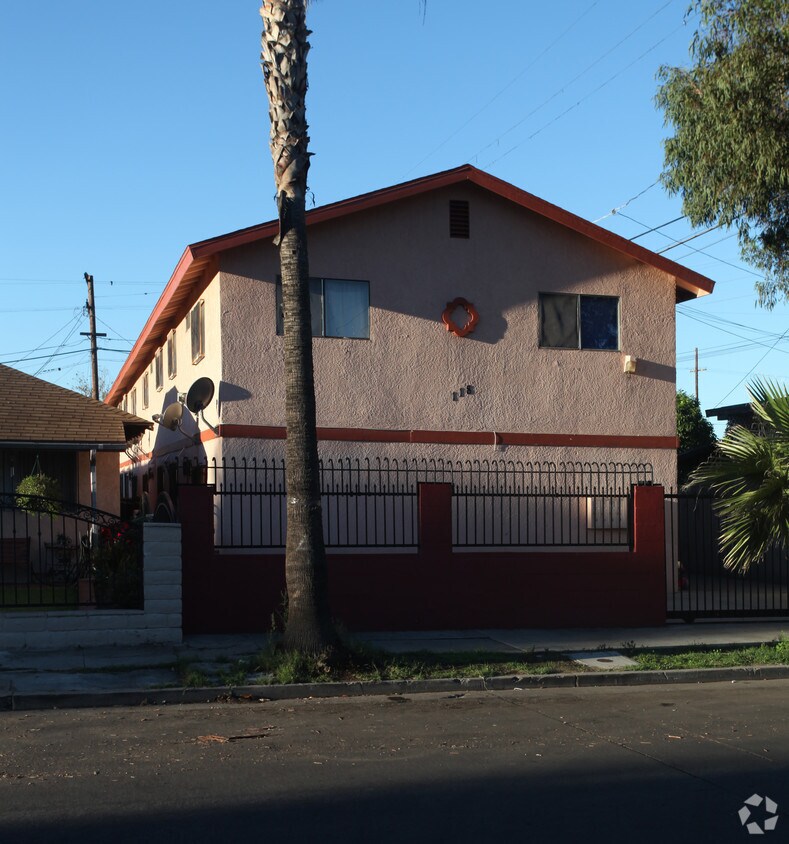 Building Photo - 118 E Avenue 38