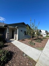 Building Photo - 510 S Summit St