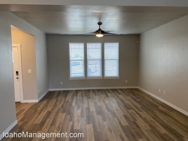 Building Photo - 3 br, 2.5 bath House - 286 S Fritts Avenue