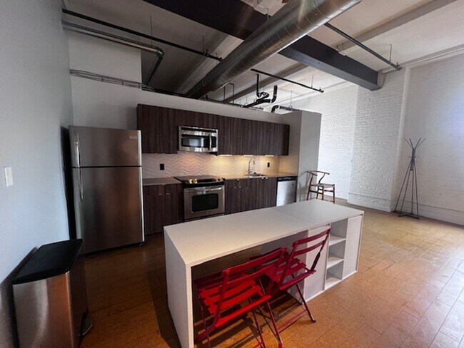 Building Photo - 219 Cuthbert
