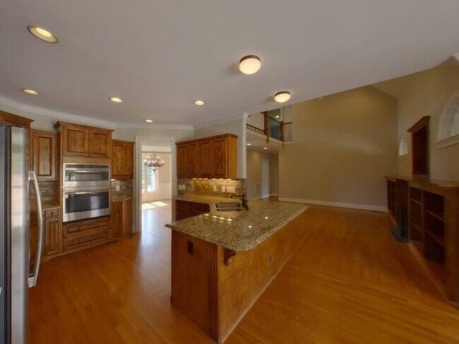 Building Photo - 2419 Churchill Dr