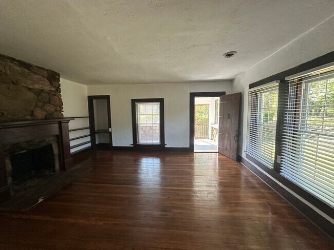 Foto del edificio - Charming 4 Bedroom House in Bedford
