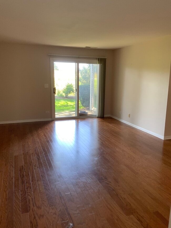 Building Photo - 1675 Mansfield Ct