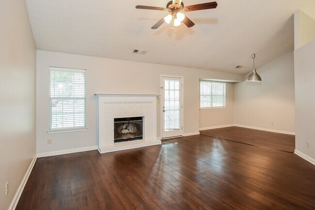 Foto del edificio - 1171 Lennox Ct NE