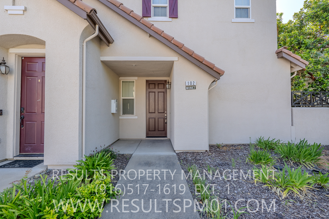 Foto del edificio - Spacious and Beautiful Folsom 4 Bedroom To...