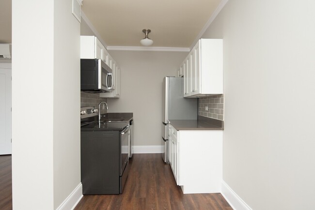 Foto del edificio - 817 W Lakeside Pl