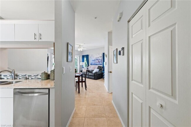 Building Photo - 12081 Summergate Cir