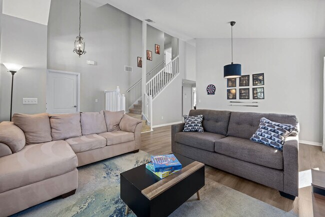 Building Photo - 453 Scrub Jay Way