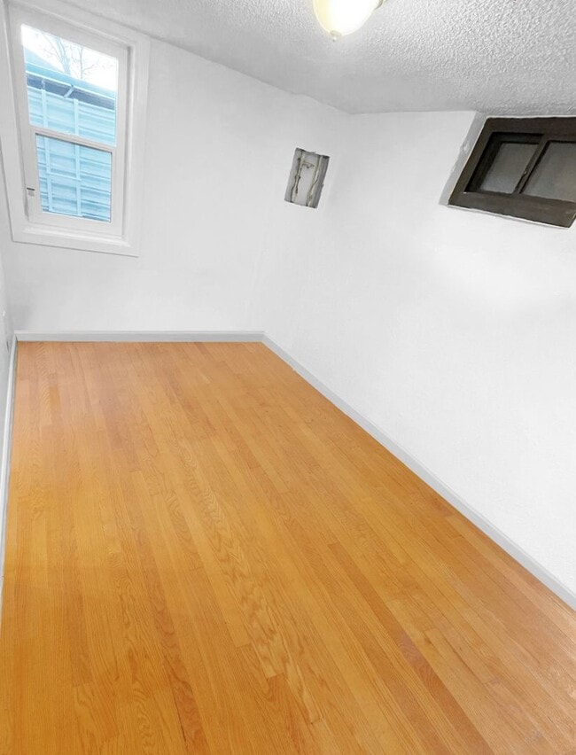 Foto del edificio - 3580 Hudson St