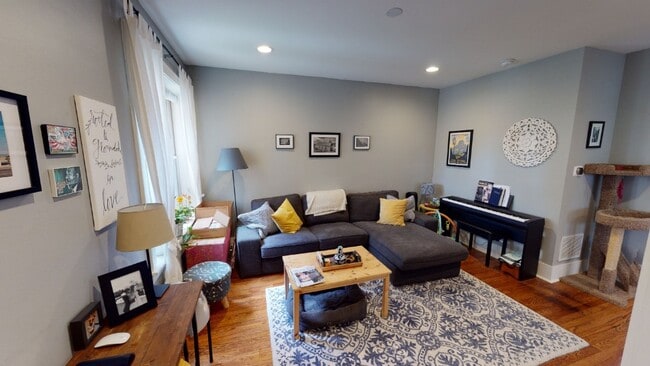 Building Photo - 4110 N Richmond #1R - 2bd/1ba