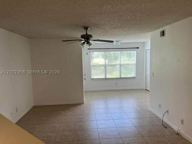 Building Photo - 643 Vista Isles Dr