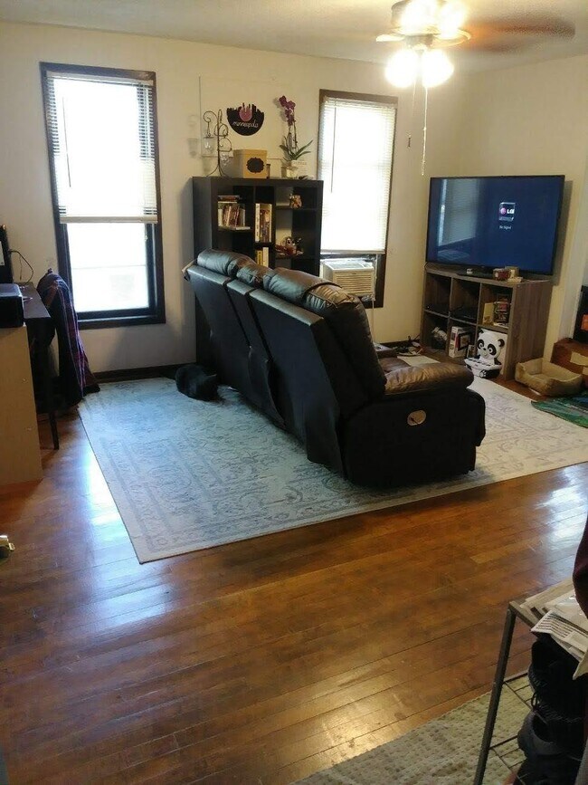Foto del edificio - 2212 NE Madison St