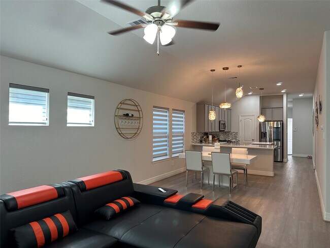 Foto del edificio - 15515 Sailpoint Ln