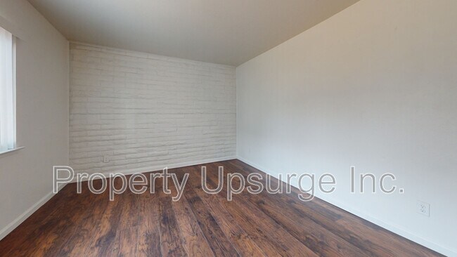 Building Photo - 330 Bird St