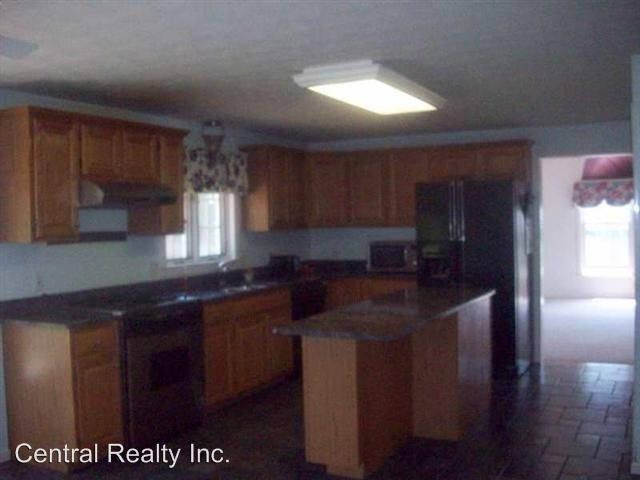 Building Photo - 4 br, 2.5 bath House - 4 Chelsea Court