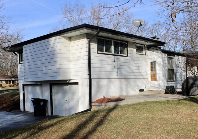 Building Photo - N48W18961 Pleasant View Dr