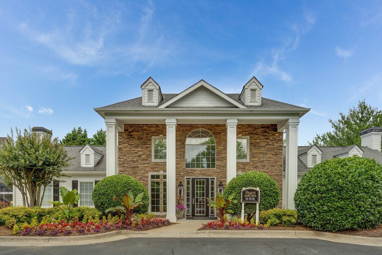 Crowne Gardens Apartments Apartments 1511 New Garden Rd Greensboro