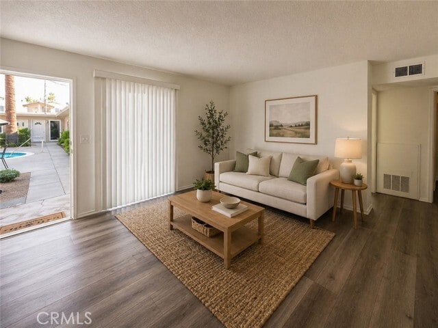 Foto del edificio - 45421 Sunset Ln