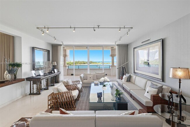 Foto del edificio - 7141 Fisher Island Dr