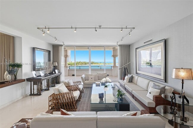 Building Photo - 7141 Fisher Island Dr