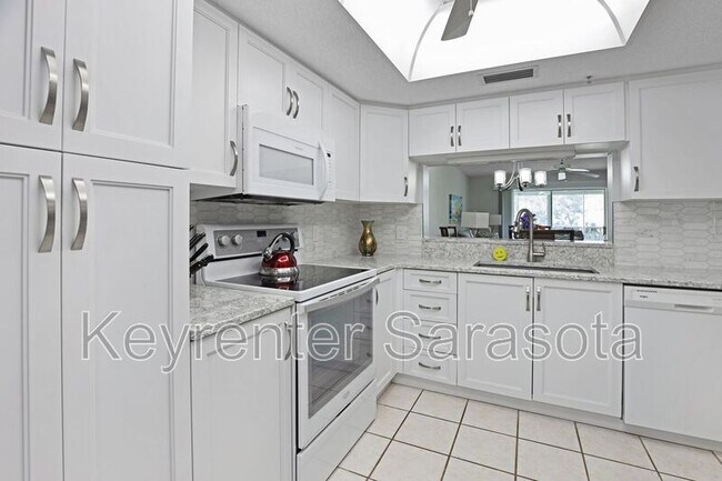 Foto del edificio - 6505 Stone River Rd