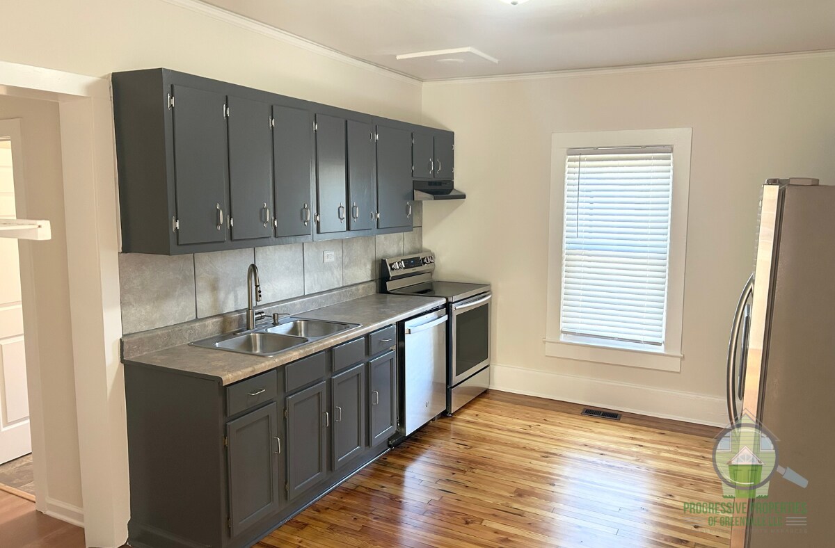 Photo - 25 W Main St (Greenville, SC)